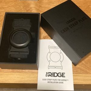 NEW in BoX  THE RIDGE cash strap plate for AirTag